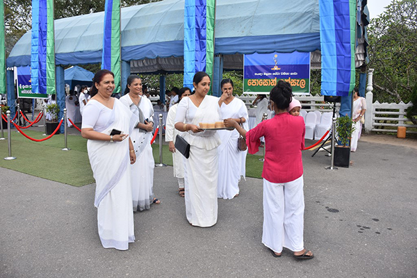 SLSC Seva Vanitha Ladies Treat Devotees to Sago