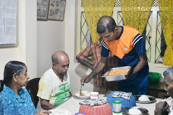 MIC Seva Vanitha Ladies Provide Monthly Treat to Elders’ Home