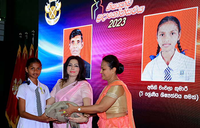 'Gajaba Virusaviya' Scholarships & Incentives Awarded to Students in GR Families
