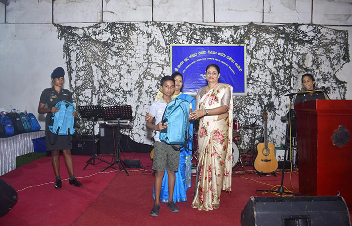 SLASC Seva Vanitha Ladies Give Gift Parcels to Civil Employees