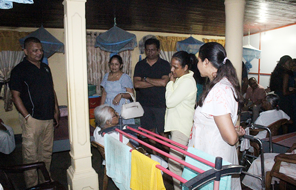 SLE Seva Vanitha Provides New Year Gifts to the Elderly