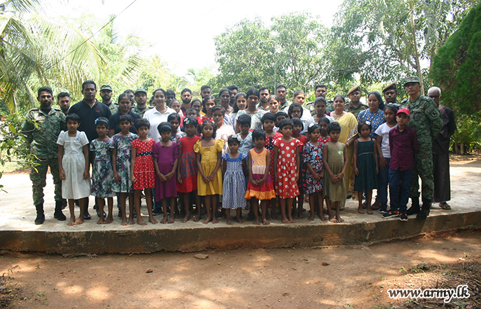 SF – SVB Distributes Gift Packs among the Children at 'Mithra and Happy Children’s Orphanages in Saliyapura