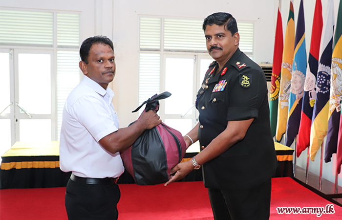 ASVU Distributes Dry Ration Packs to SLAVF Personnel