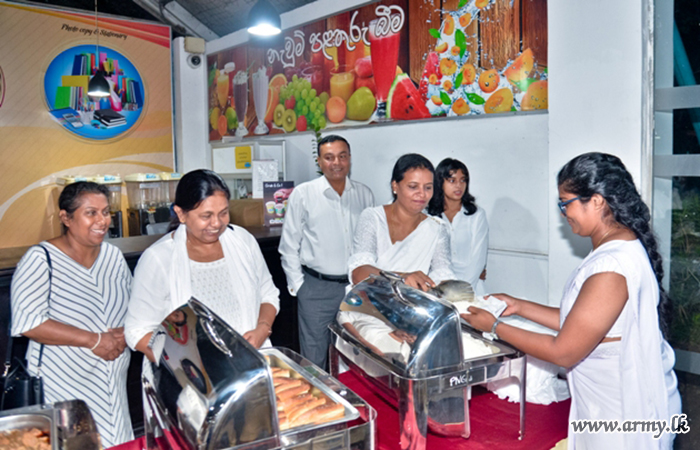 ශ්‍රී ලංකා යුද්ධ හමුදා වෛද්‍ය බලකා සේවා වනිතා ශාඛාවේ මූලිකත්වයෙන් පොසොන් පොහෝ දින වැඩසටහනක්