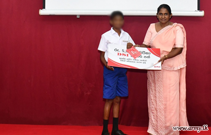 7(V) ESR Organises Gift Voucher Distribution Programme