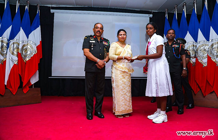 இலங்கை தேசிய பாதுகாவலர் படையணி சேவை வனிதையரால் புலமைப்பரிசில் வழங்கல்