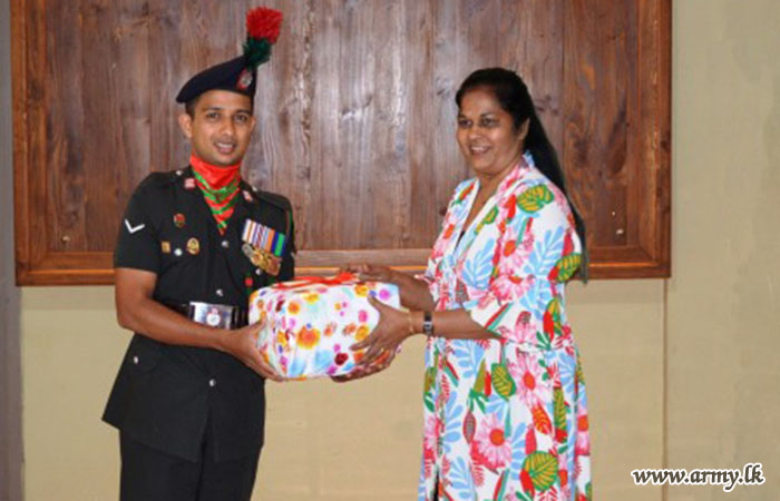 ශ්‍රී ලංකා යුද්ධ හමුදා පුරෝගාමී බලකා සේවා වනිතා ශාඛාවෙන් තුන් නිවුන් දරු උපතක් වෙනුවෙන් පරිත්‍යාග වැඩසටහනක්