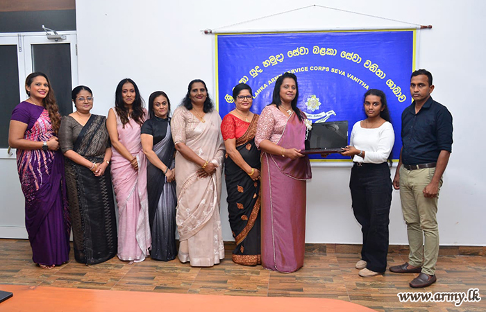 ශ්‍රී ලංකා යුද්ධ හමුදා සේවා බලකා සේවා වනිතා ශාඛාවෙන් ලැප්ටොප් පරිගණක පරිත්‍යාගයක් 