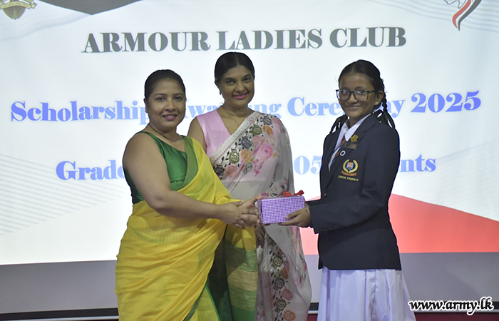 ශ්‍රී ලංකා සන්නාහ සන්නද්ධ බළකා සේවා වනිතා ශාඛාවේ මූලිකත්වයෙන් ශිෂ්‍යත්ව ප්‍රදානෝත්සවයක්