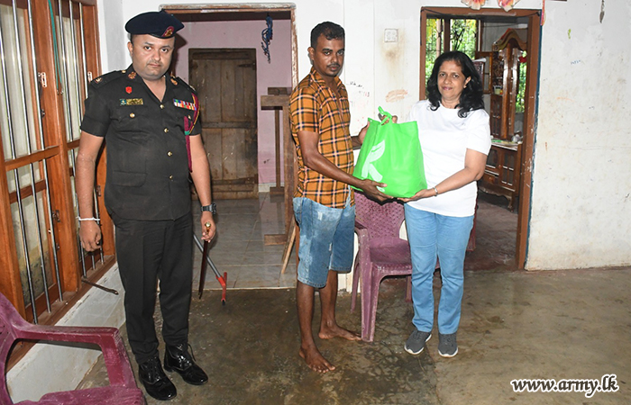 அனர்த்ததினால் பாதிக்கபட்டவர்களுக்கு விஜயபாகு காலாட் படையணி சேவை வனிதையரினால் நிவாரண உதவி