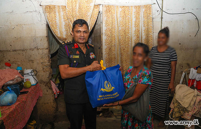 යුද්ධ හමුදා සේවා වනිතා ඒකකය වෙතින් ගංවතුරෙන් පීඩාවට පත් ජනතාවට වියළි ආහාර සලාක 