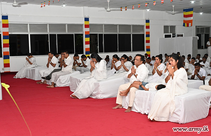 යුද්ධ හමුදා යුධෝපකරණ බලකා සේවා වනිතා ශාඛාව සර්ව රාත්‍රික පිරිත් සජ්ඣායනාවක් සහ දානමය පිංකමක් පවත්වයි 