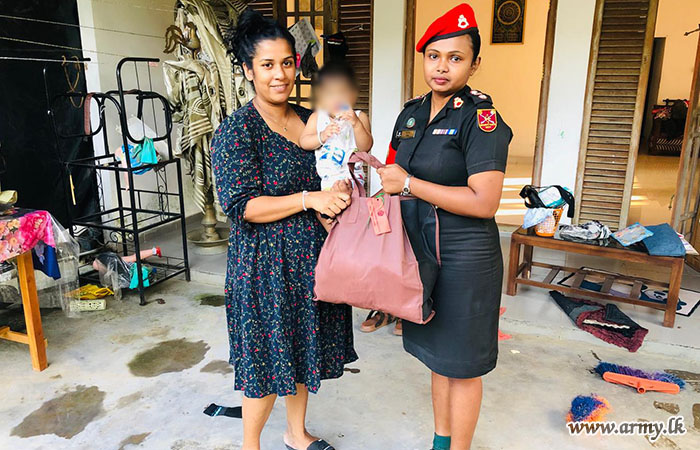 இலங்கை இராணுவ பொலிஸ் படையணி சேவை வனிதையரால் அனர்த்ததினால் பாதிக்கப்பட்டவர்களுக்கு அத்தியாவசிய பொருட்கள் விநியோகம்