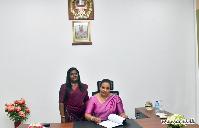 இலங்கை சிங்க படையணி சேவை வனிதையர் பிரிவின் புதிய தலைவி கடமை பொறுப்பேற்பு