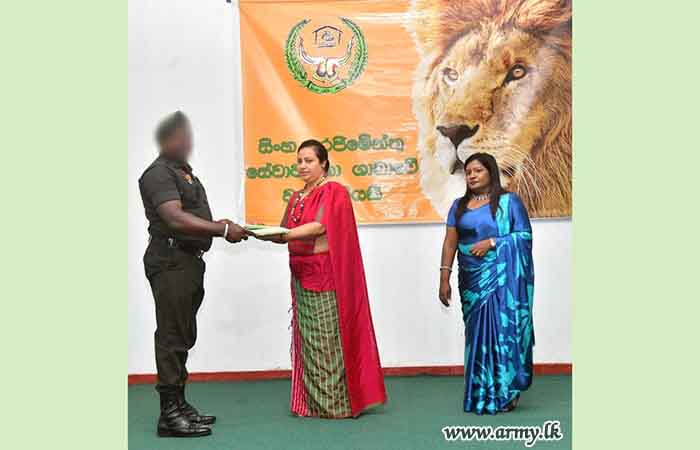 ශ්‍රී ලංකා සිංහ රෙජිමේන්තු සේවා වනිතා ශාඛාවෙන් සුභසාධන වැඩසටහනක්